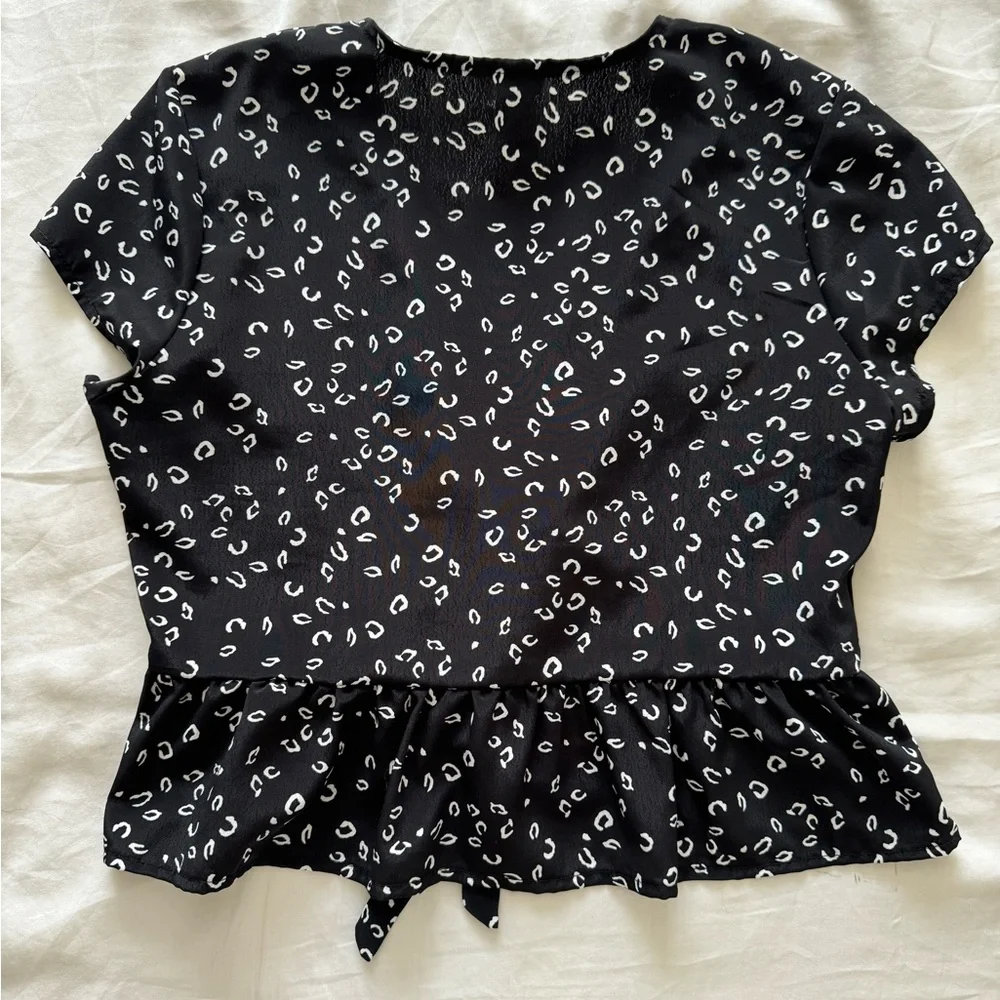 Black & White cropped Tie Top - Picture 2 of 5